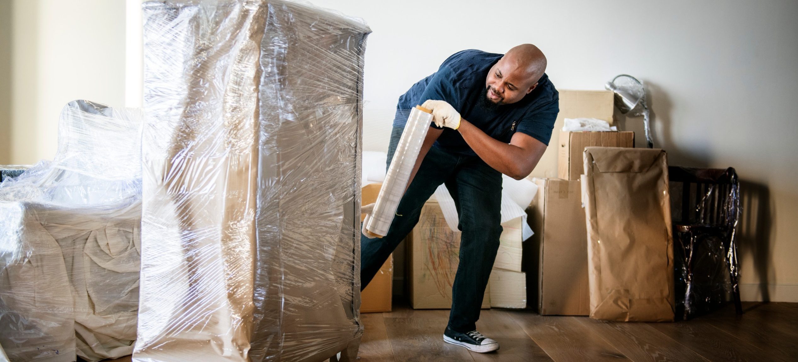 Umzugsgut einpacken/folieren